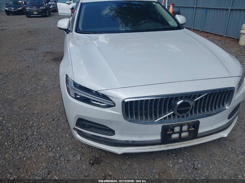 2025 Volvo S90 VIN LVY062AE0SP449492 IAAI salvage auction — WATER/FLOOD, Salvage (New Jersey), sold $9,100 on 2026-08-20 (photo 6)