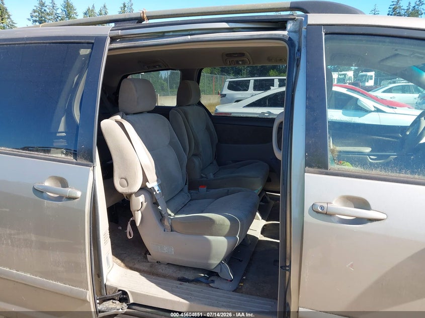 2007 Toyota Sienna VIN 5TDZK23C37S026232 IAAI salvage auction — NORMAL WEAR, Affidavit In Lieu Of Title - Non-Public (Washington), sold $700 on 2026-07-29 (photo 8)