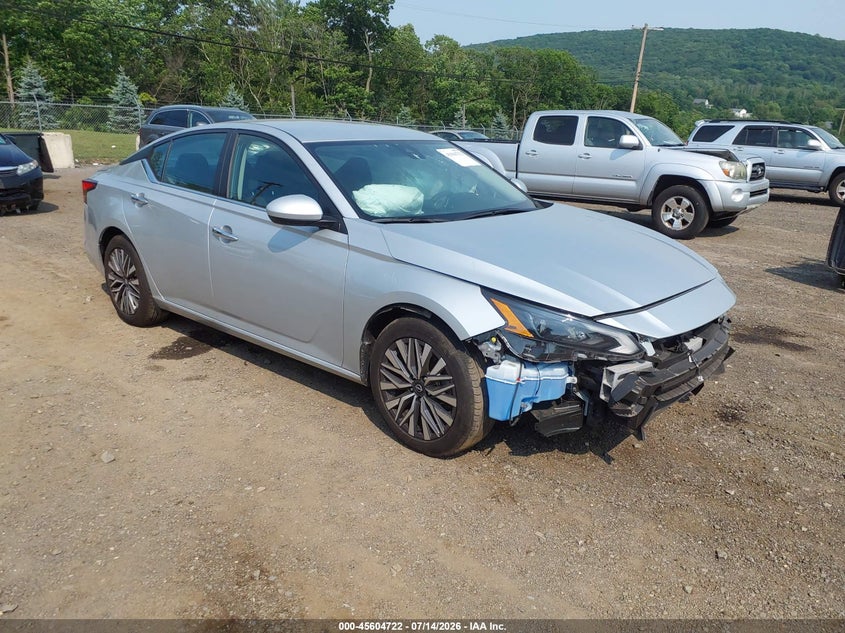 2023 Nissan Altima VIN 1N4BL4DV3PN424952 IAAI salvage auction — FRONT END, Salvage Title, sold $3,950 on 2026-07-25 (photo 1)