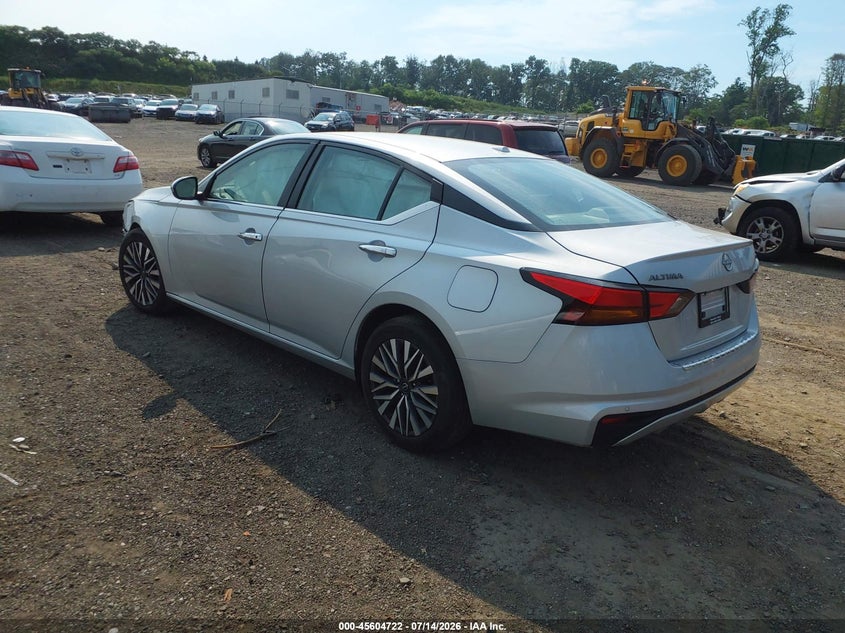 2023 Nissan Altima VIN 1N4BL4DV3PN424952 IAAI salvage auction — FRONT END, Salvage Title, sold $3,950 on 2026-07-25 (photo 3)