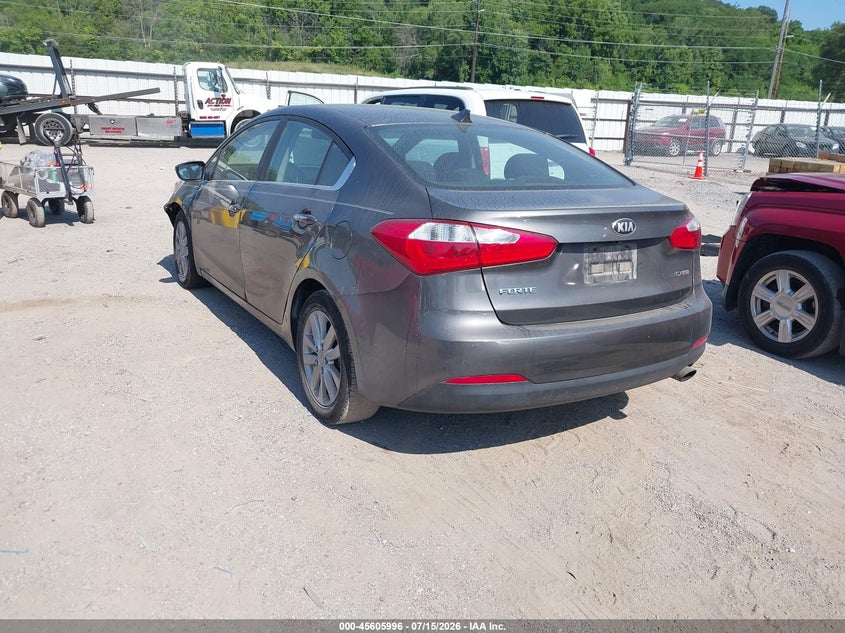 2014 Kia Forte VIN KNAFX4A8XE5056990 IAAI salvage auction — NORMAL WEAR, Clear (Illinois), sold $400 on 2026-07-29 (photo 3)