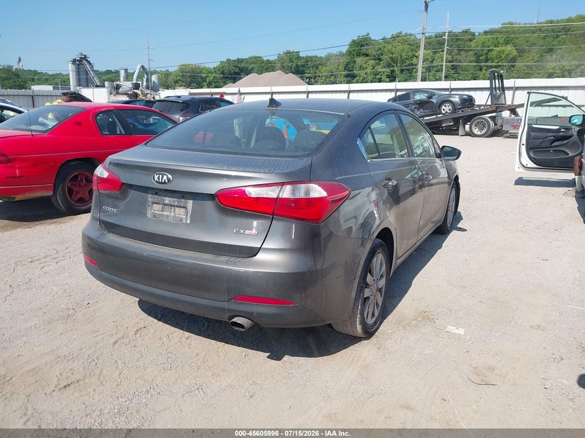 2014 Kia Forte VIN KNAFX4A8XE5056990 IAAI salvage auction — NORMAL WEAR, Clear (Illinois), sold $400 on 2026-07-29 (photo 4)