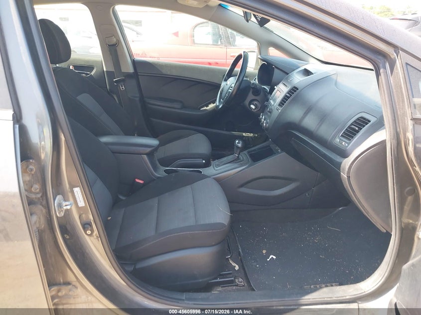 2014 Kia Forte VIN KNAFX4A8XE5056990 IAAI salvage auction — NORMAL WEAR, Clear (Illinois), sold $400 on 2026-07-29 (photo 5)