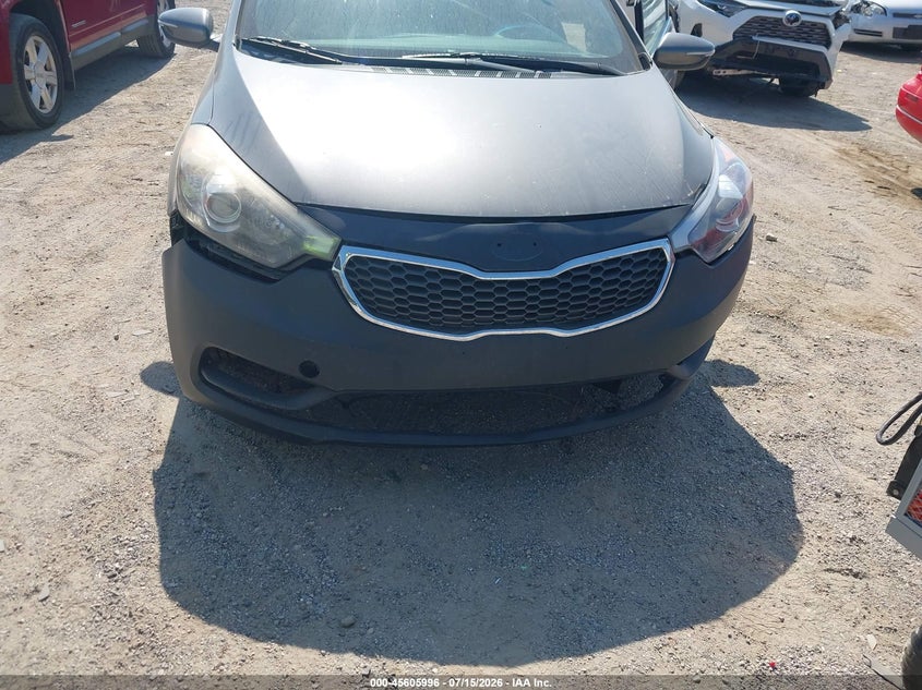 2014 Kia Forte VIN KNAFX4A8XE5056990 IAAI salvage auction — NORMAL WEAR, Clear (Illinois), sold $400 on 2026-07-29 (photo 6)