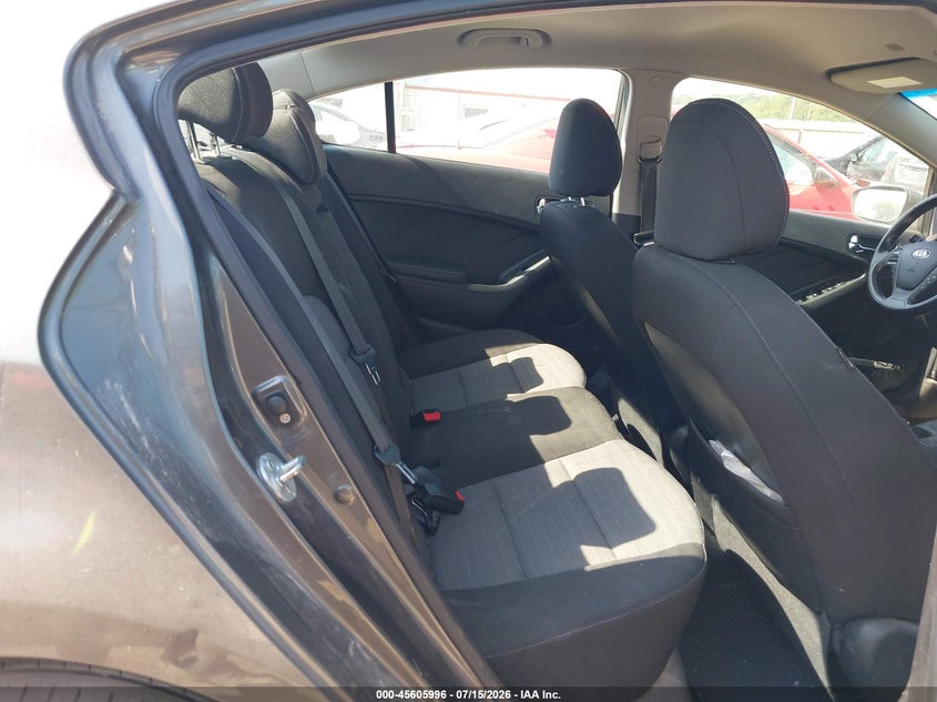 2014 Kia Forte VIN KNAFX4A8XE5056990 IAAI salvage auction — NORMAL WEAR, Clear (Illinois), sold $400 on 2026-07-29 (photo 8)