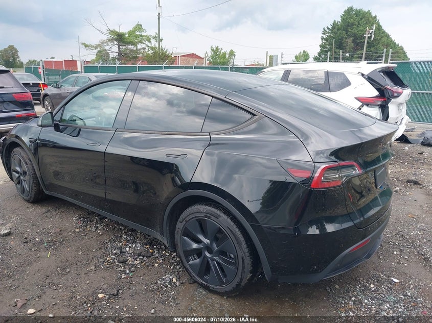 2024 Tesla Model y VIN 7SAYGAEE8RF110269 IAAI salvage auction — FRONT END, Salvage Title, sold $25 on 2026-07-30 (photo 3)