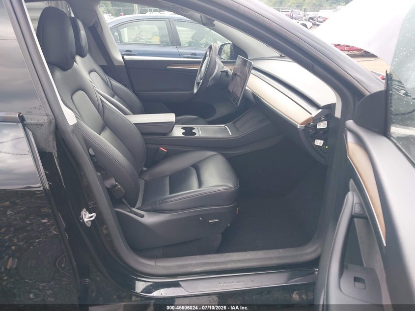 2024 Tesla Model y VIN 7SAYGAEE8RF110269 IAAI salvage auction — FRONT END, Salvage Title, sold $25 on 2026-07-30 (photo 5)