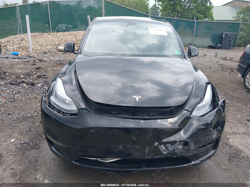 2024 Tesla Model y VIN 7SAYGAEE8RF110269 IAAI salvage auction — FRONT END, Salvage Title, sold $25 on 2026-07-30 (photo 6)