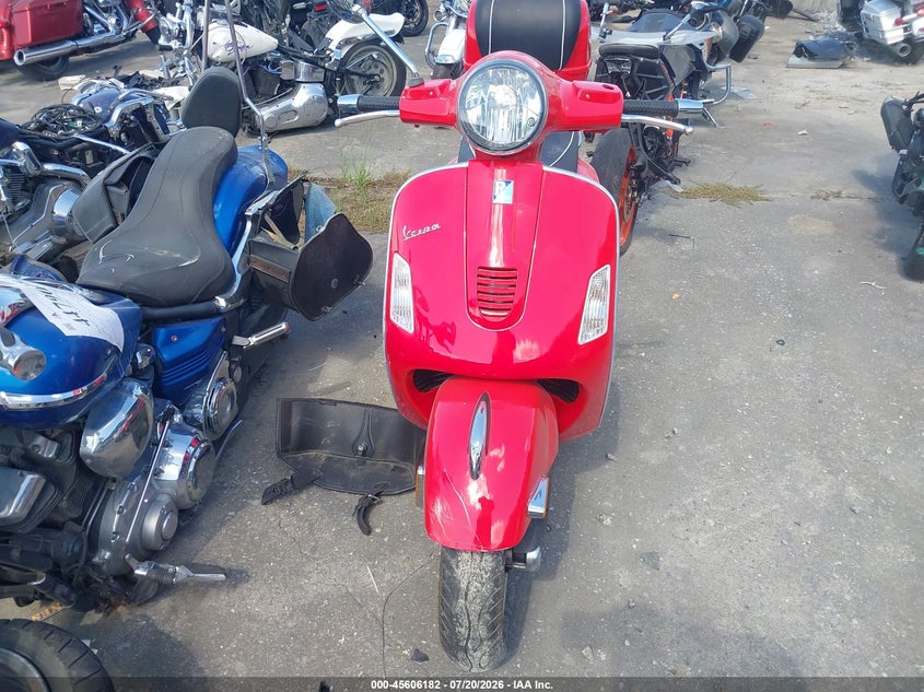 2010 Vespa Gts 300 VIN ZAPM459L6A5700740 IAAI salvage auction — LEFT SIDE, Salvage (Georgia), sold $1,200 on 2026-08-19 (photo 5)