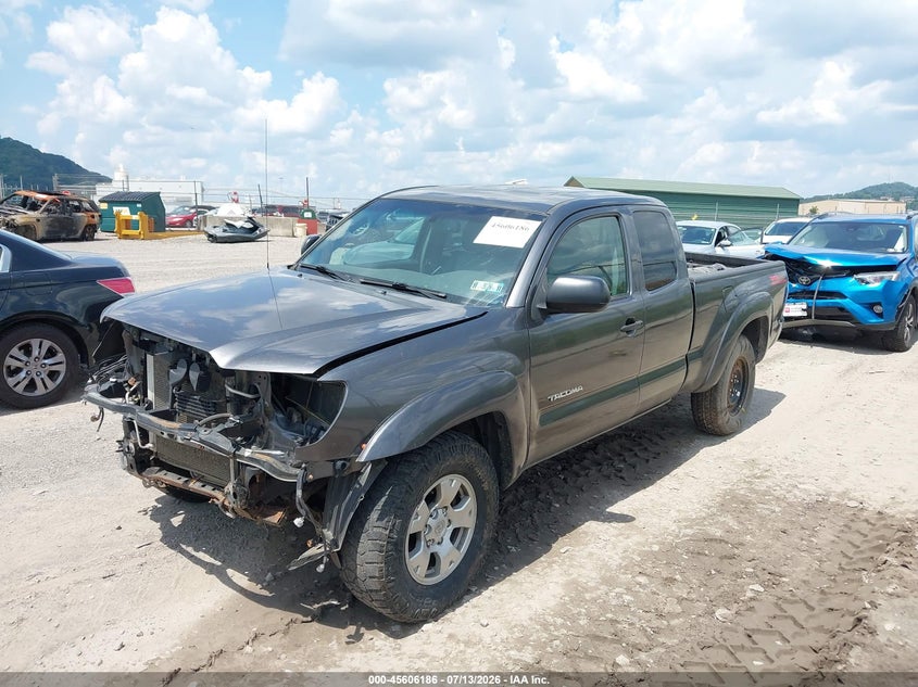 2013 Toyota Tacoma VIN 5TFUU4ENXDX077036 IAAI salvage auction — FRONT END, Salvage (Pennsylvania), sold $4,250 on 2026-07-28 (photo 2)