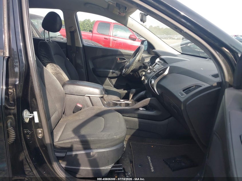 2010 Hyundai Tucson VIN KM8JT3AC9AU071595 IAAI salvage auction — NORMAL WEAR, Clear (Georgia), sold $800 on 2026-07-28 (photo 5)