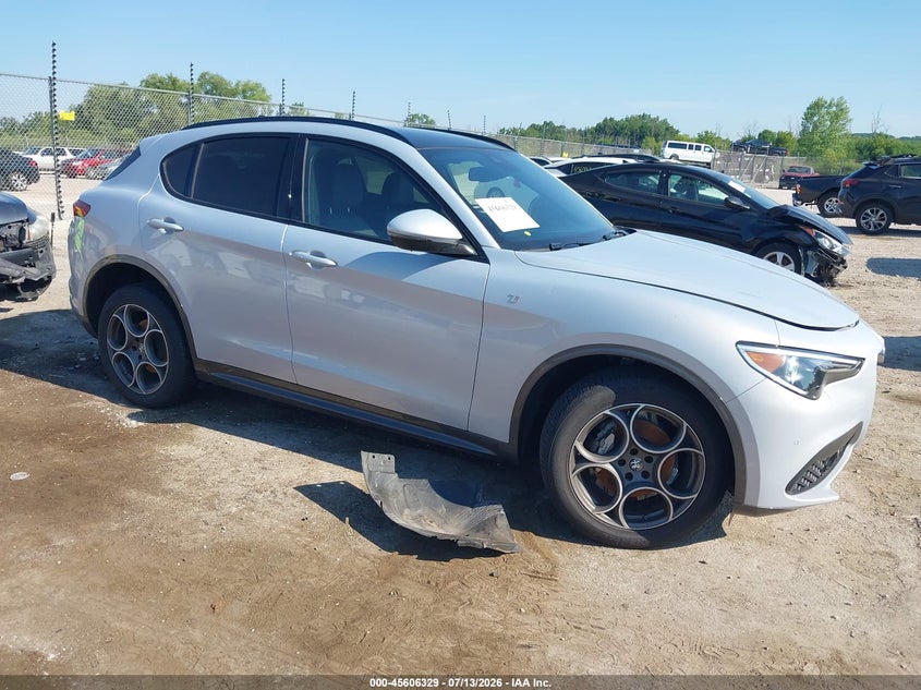 2022 Alfa romeo Stelvio VIN ZASPAKBN1N7D48394 — IAAI salvage auction photo