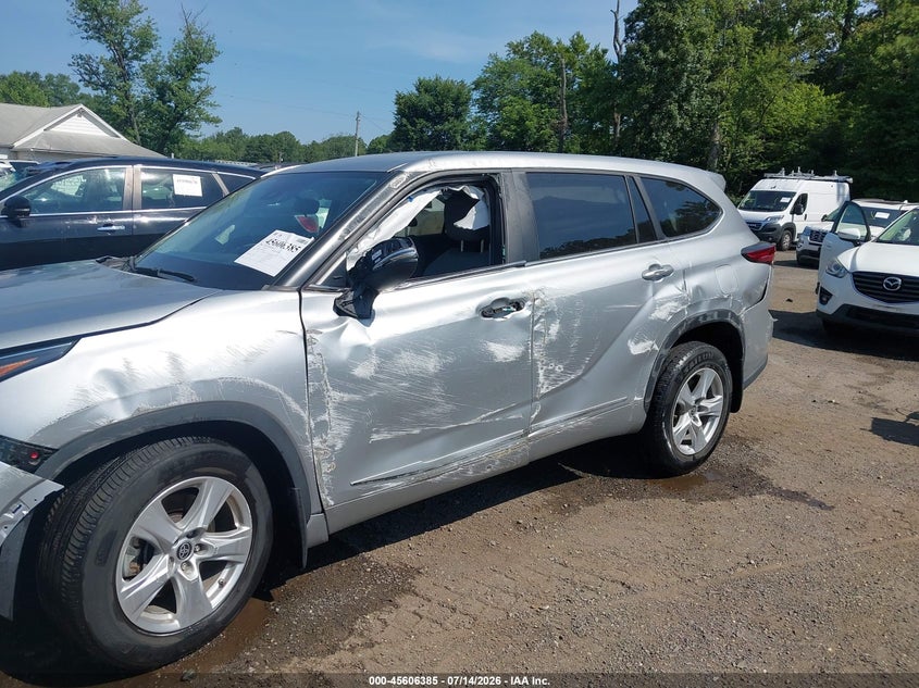 2023 Toyota Highlander VIN 5TDKDRAH8PS015505 IAAI salvage auction — FRONT END, Salvage - Greater Than 75% (Maryland), sold $8,600 on 2026-07-29 (photo 6)