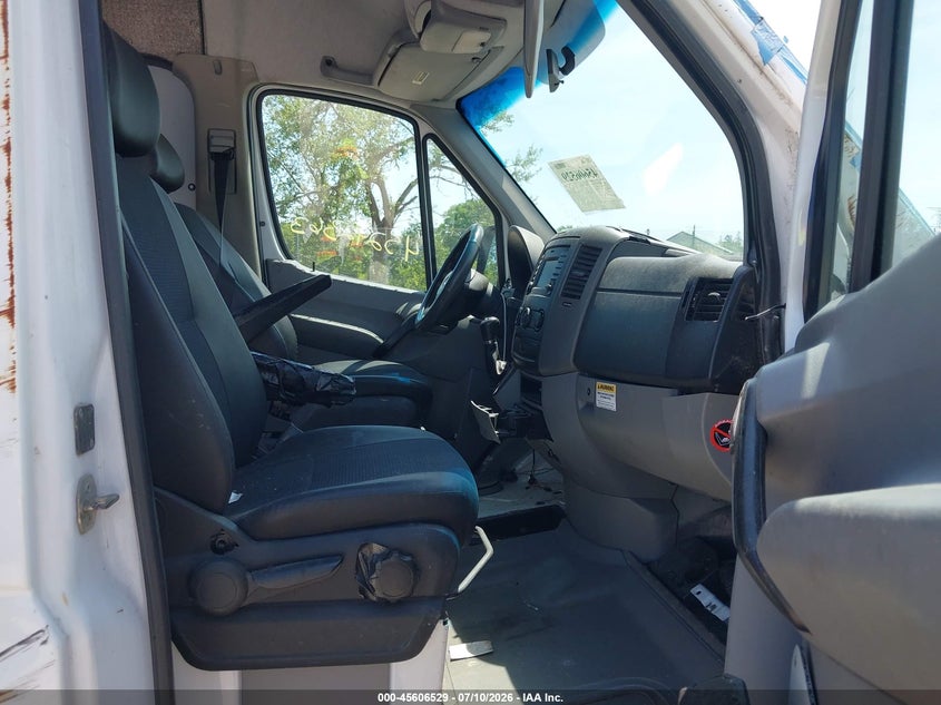 2015 Mercedes-benz Sprinter VIN WD3PE8DC9F5954643 IAAI salvage auction — LEFT SIDE, Salvage (Missouri), sold $1,050 on 2026-07-28 (photo 5)