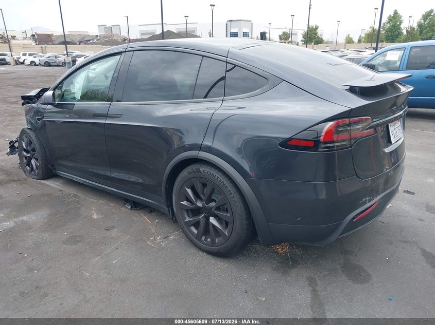 2025 Tesla Model x VIN 7SAXCDE52SF470927 IAAI salvage auction — LEFT FRONT, Wait Title, sold $19,600 on 2026-10-09 (photo 3)