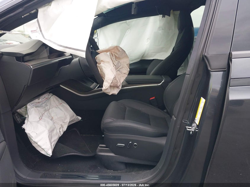 2025 Tesla Model x VIN 7SAXCDE52SF470927 IAAI salvage auction — LEFT FRONT, Wait Title, sold $19,600 on 2026-10-09 (photo 5)