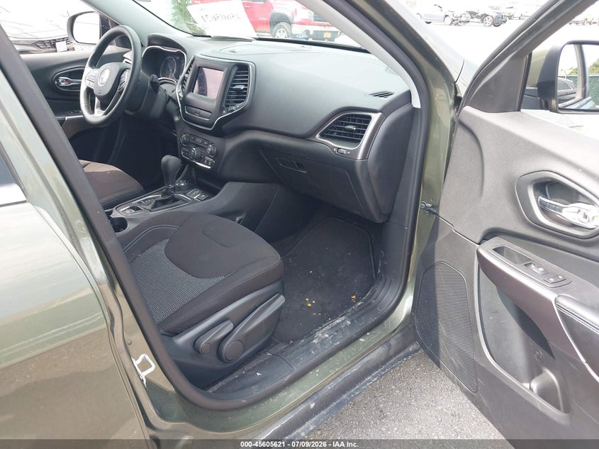 2019 Jeep Cherokee VIN 1C4PJMCB9KD343630 IAAI salvage auction — NORMAL WEAR, Sf97 (New York), sold $12,000 on 2026-07-31 (photo 5)