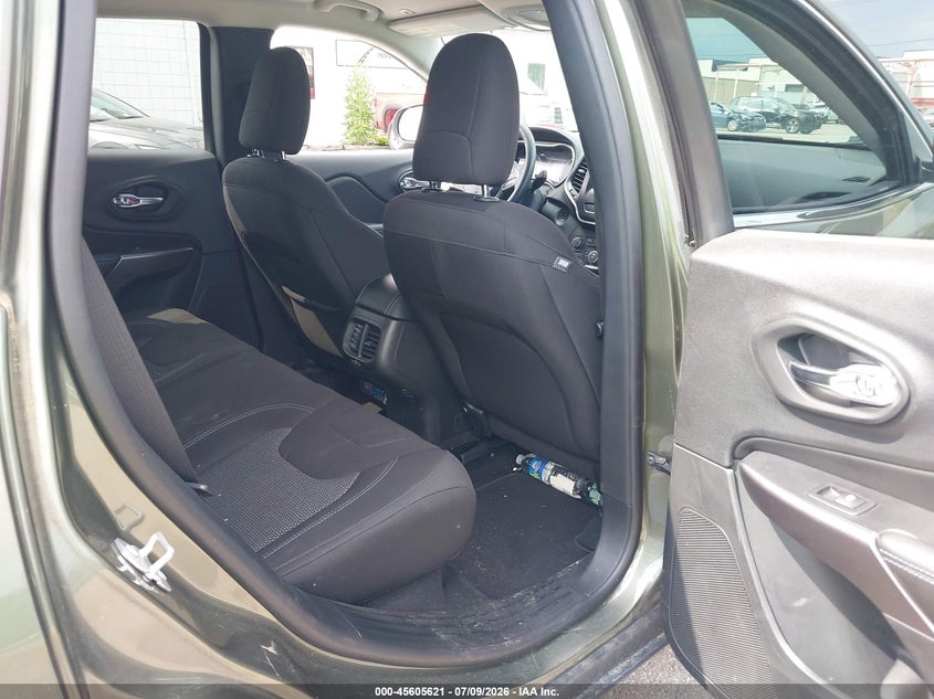 2019 Jeep Cherokee VIN 1C4PJMCB9KD343630 IAAI salvage auction — NORMAL WEAR, Sf97 (New York), sold $12,000 on 2026-07-31 (photo 8)