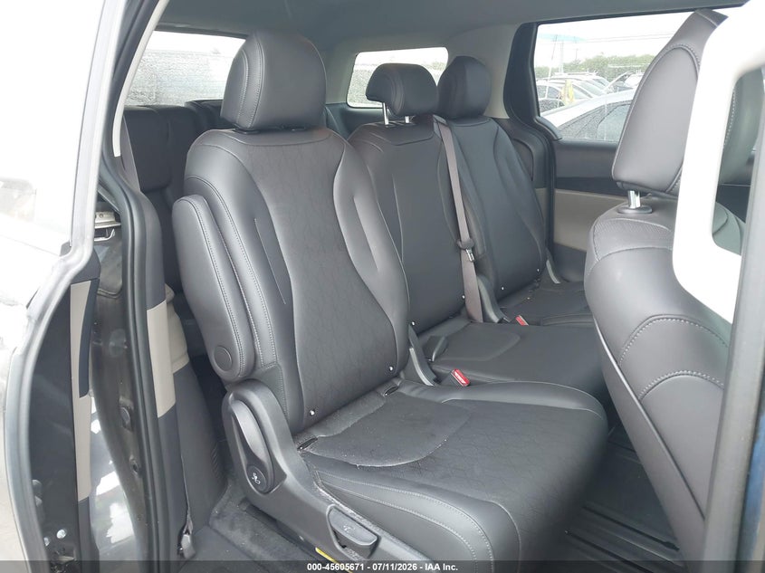 2026 Kia Carnival VIN KNDNB5KA8T6165900 IAAI salvage auction — LEFT & RIGHT, Enterprise Vehicles Clear Only (Texas), sold $20,700 on 2026-07-27 (photo 8)
