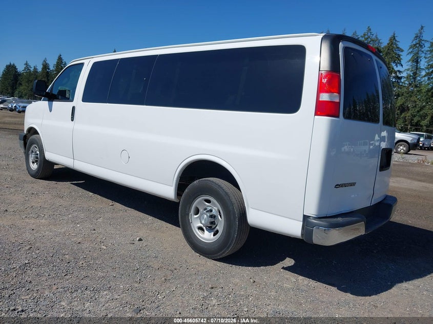 2017 Chevrolet Express 3500 VIN 1GAZGPFF7H1286371 IAAI salvage auction — NORMAL WEAR, Sf97 (Washington), sold $17,000 on 2026-07-29 (photo 3)