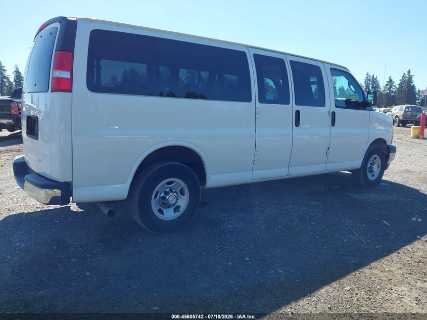 2017 Chevrolet Express 3500 VIN 1GAZGPFF7H1286371 IAAI salvage auction — NORMAL WEAR, Sf97 (Washington), sold $17,000 on 2026-07-29 (photo 4)