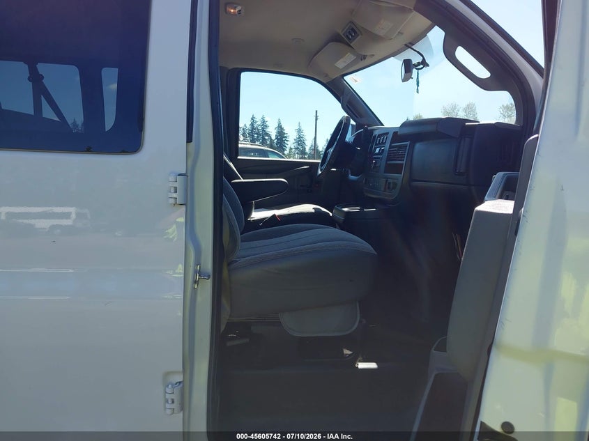 2017 Chevrolet Express 3500 VIN 1GAZGPFF7H1286371 IAAI salvage auction — NORMAL WEAR, Sf97 (Washington), sold $17,000 on 2026-07-29 (photo 5)