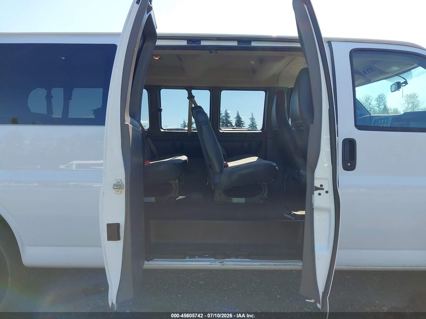 2017 Chevrolet Express 3500 VIN 1GAZGPFF7H1286371 IAAI salvage auction — NORMAL WEAR, Sf97 (Washington), sold $17,000 on 2026-07-29 (photo 8)