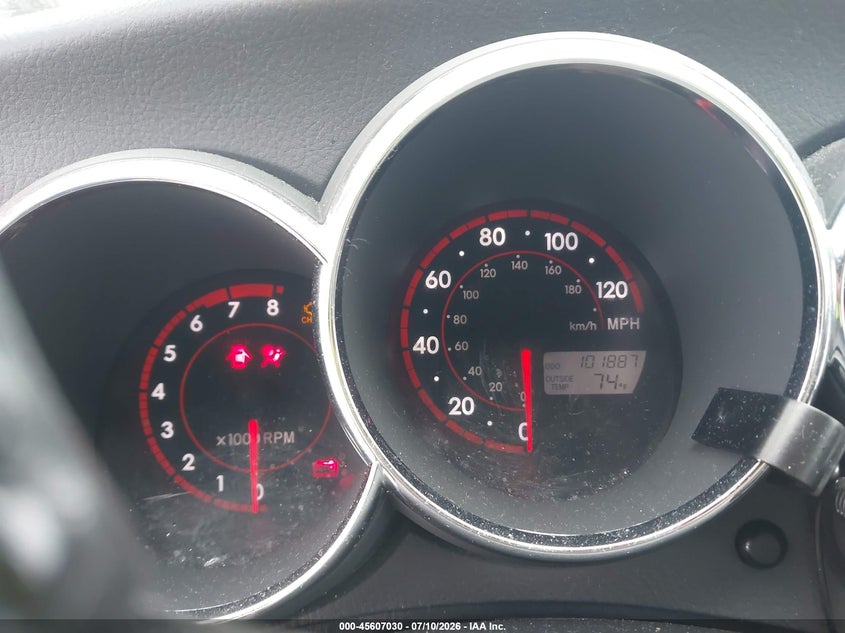 2005 Pontiac Vibe VIN 5Y2SM63815Z435338 IAAI salvage auction — NORMAL WEAR, Clear (New York), sold $175 on 2026-07-21 (photo 7)