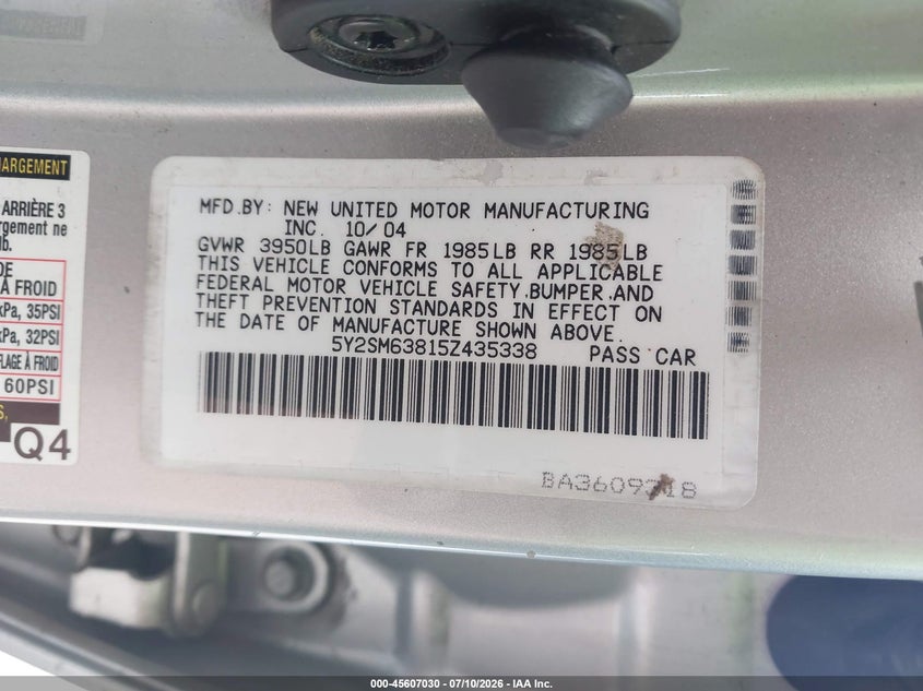 2005 Pontiac Vibe VIN 5Y2SM63815Z435338 IAAI salvage auction — NORMAL WEAR, Clear (New York), sold $175 on 2026-07-21 (photo 9)