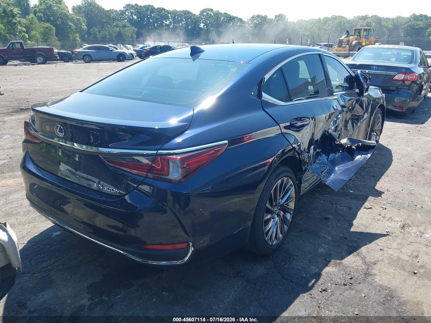 2024 Lexus ES VIN 58AFA1C14RU039993 IAAI salvage auction — SIDE, Salvage (North Carolina), sold $23,975 on 2026-08-06 (photo 4)