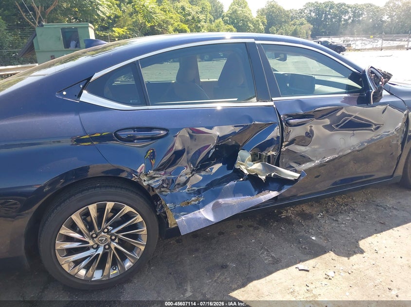2024 Lexus ES VIN 58AFA1C14RU039993 IAAI salvage auction — SIDE, Salvage (North Carolina), sold $23,975 on 2026-08-06 (photo 6)
