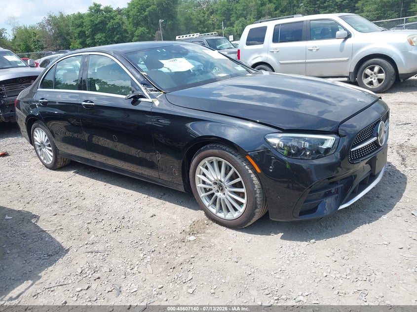 2021 Mercedes-benz E-klasse VIN W1KZF5KB0MA932884 IAAI salvage auction — RIGHT FRONT, Salvage Title, sold $25 on 2026-07-28 (photo 1)
