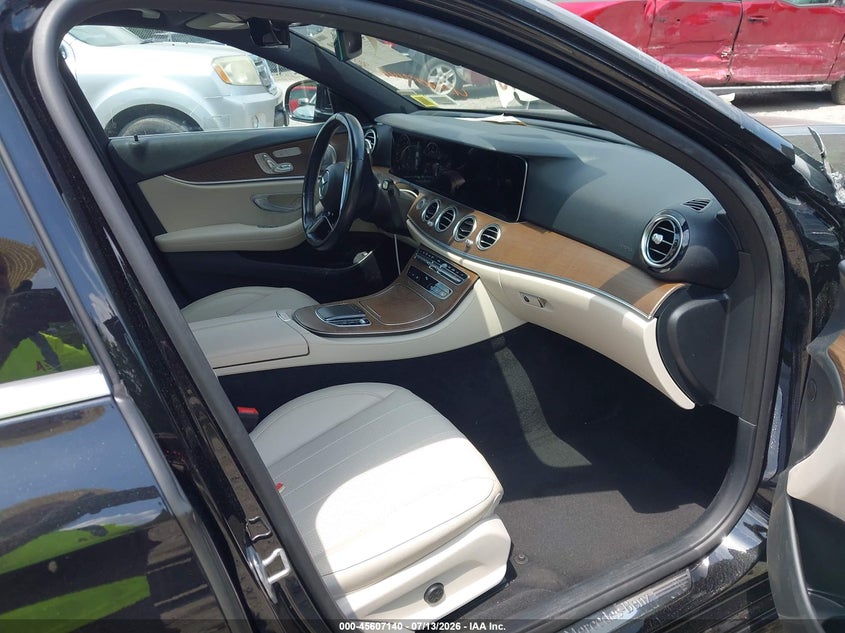 2021 Mercedes-benz E-klasse VIN W1KZF5KB0MA932884 IAAI salvage auction — RIGHT FRONT, Salvage Title, sold $25 on 2026-07-28 (photo 5)