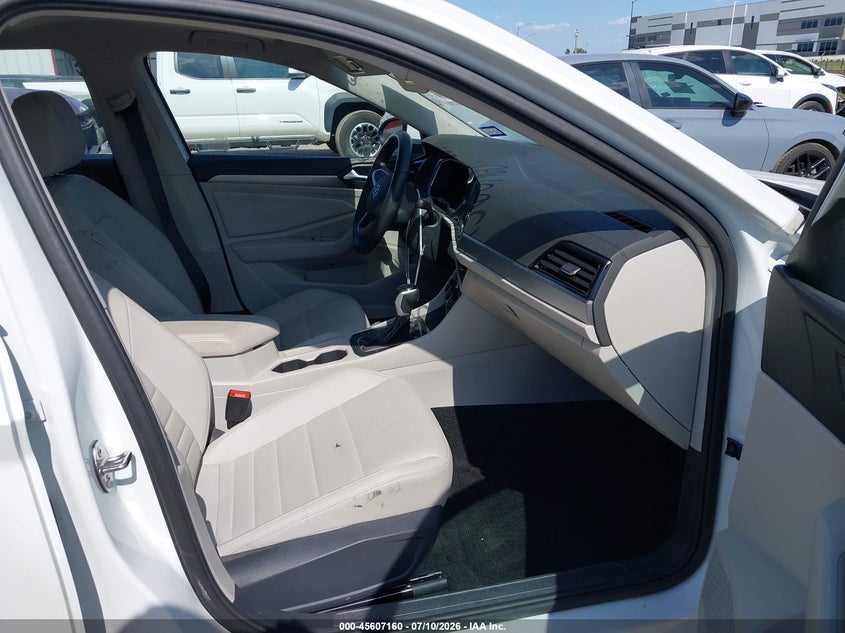 2024 Volkswagen Jetta VIN 3VW7M7BUXRM027743 IAAI salvage auction — FRONT & REAR, Salvage Title, sold $3,250 on 2026-08-21 (photo 5)