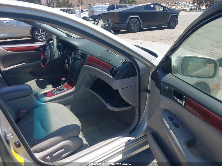 2003 Lexus Es 300 VIN JTHBF30G536000873 IAAI salvage auction — NORMAL WEAR, Clear - Dealer Only (California), sold $275 on 2026-07-28 (photo 5)