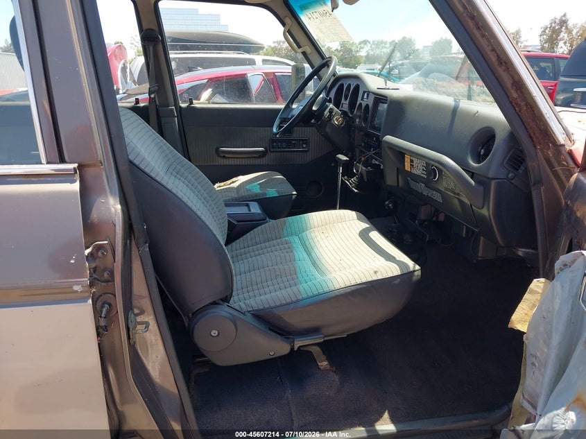 1989 Toyota Land cruiser VIN JT3FJ62GXK0096263 IAAI salvage auction — NORMAL WEAR, Clear-Dealer Only (Wisconsin), sold $2,050 on 2026-07-30 (photo 5)