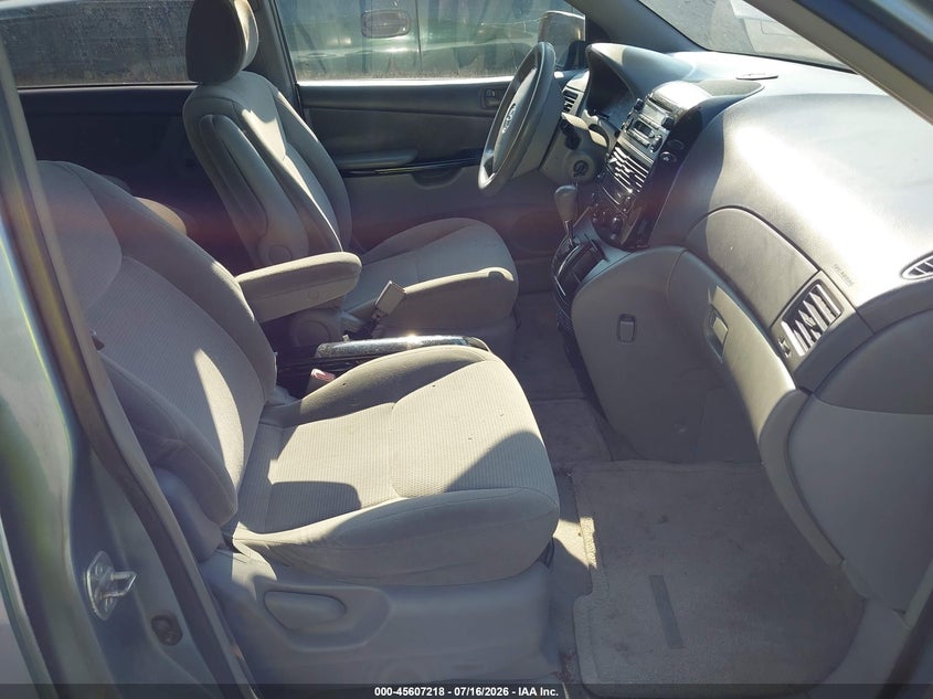 2004 Toyota Sienna VIN 5TDZA23C44S209220 IAAI salvage auction — NORMAL WEAR, Clear (Illinois), sold $450 on 2026-07-22 (photo 5)
