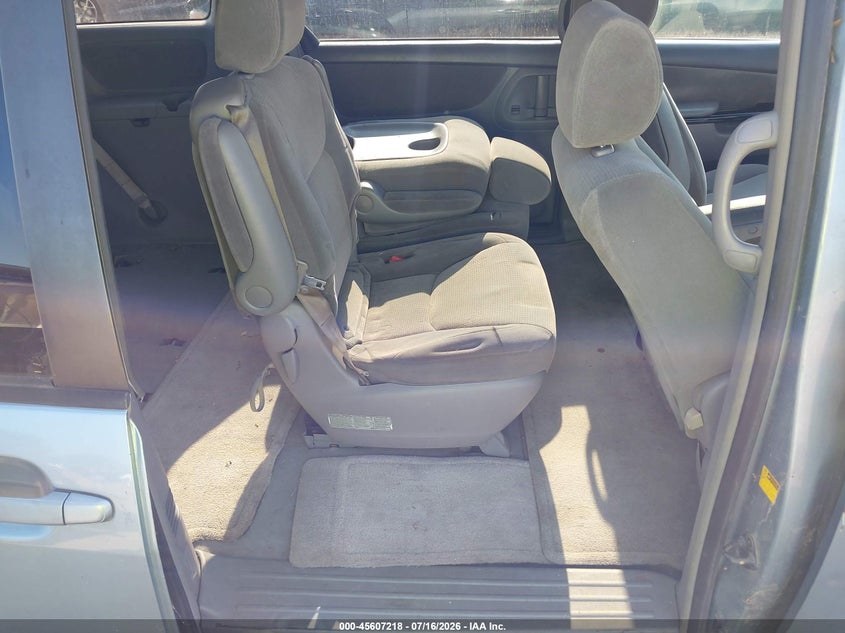 2004 Toyota Sienna VIN 5TDZA23C44S209220 IAAI salvage auction — NORMAL WEAR, Clear (Illinois), sold $450 on 2026-07-22 (photo 8)