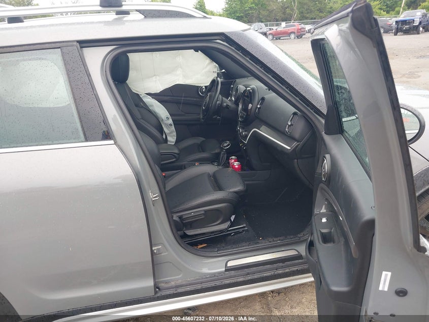 2019 Mini VIN WMZYU7C51K3F94335 IAAI salvage auction — SIDE, Salvage Title, sold $3,375 on 2026-09-01 (photo 5)