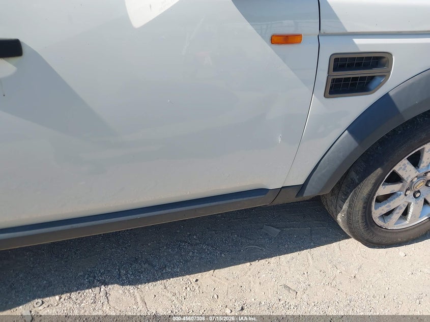2006 Land rover Lr3 VIN SALAE254X6A383082 IAAI salvage auction — NORMAL WEAR, Clear (Illinois), sold $450 on 2026-07-20 (photo 6)