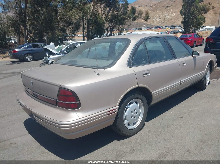 1992 Oldsmobile .88 VIN 1G3HY53L1NH375242 IAAI salvage auction — SIDE, Clear - Dealer Only (California), sold $75 on 2026-07-21 (photo 4)