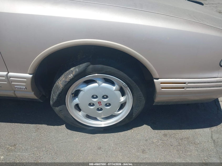 1992 Oldsmobile .88 VIN 1G3HY53L1NH375242 IAAI salvage auction — SIDE, Clear - Dealer Only (California), sold $75 on 2026-07-21 (photo 6)