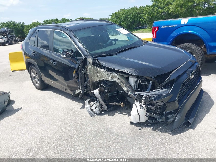 2024 Toyota Rav4 VIN 2T3W1RFV4RW334314 IAAI salvage auction — RIGHT SIDE, Rebuildable (Florida), sold $6,750 on 2026-08-19 (photo 1)