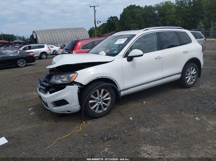 2013 Volkswagen Touareg VIN WVGEF9BPXDD004828 IAAI salvage auction — FRONT END, Clear (New Jersey), sold $400 on 2026-07-30 (photo 2)