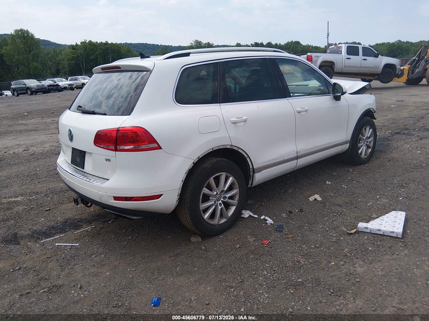 2013 Volkswagen Touareg VIN WVGEF9BPXDD004828 IAAI salvage auction — FRONT END, Clear (New Jersey), sold $400 on 2026-07-30 (photo 4)