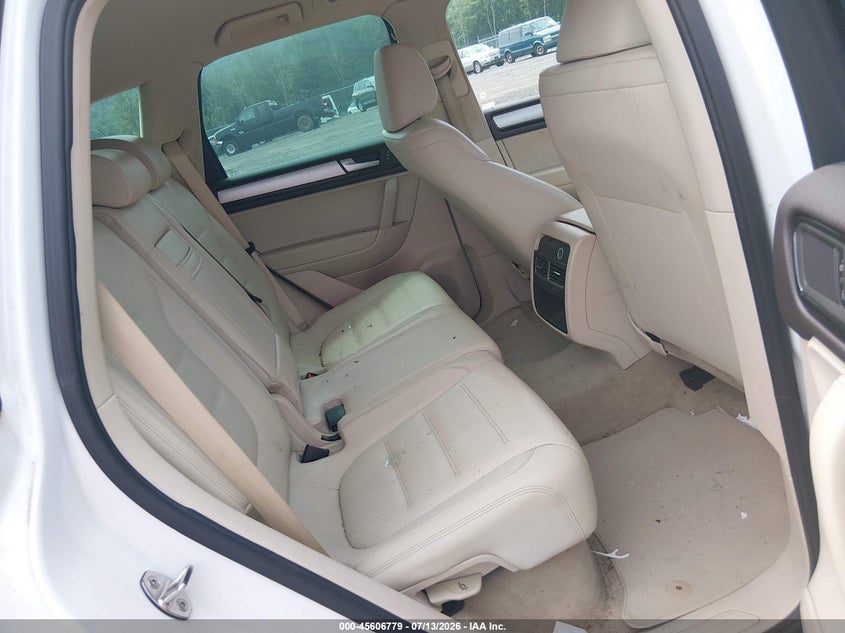 2013 Volkswagen Touareg VIN WVGEF9BPXDD004828 IAAI salvage auction — FRONT END, Clear (New Jersey), sold $400 on 2026-07-30 (photo 8)