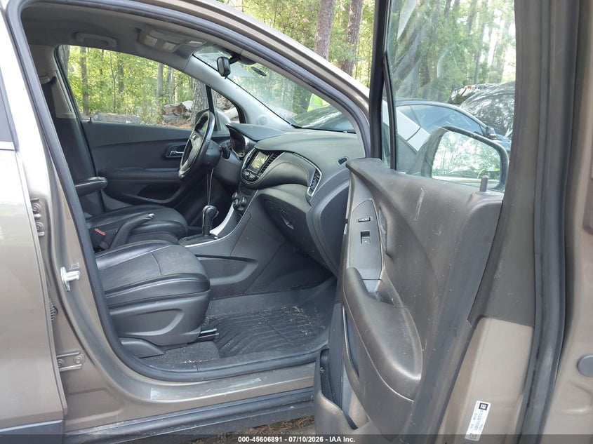 2020 Chevrolet Trax VIN KL7CJLSB7LB334879 IAAI salvage auction — NORMAL WEAR, Clear (Virginia), sold $25 on 2026-07-28 (photo 5)