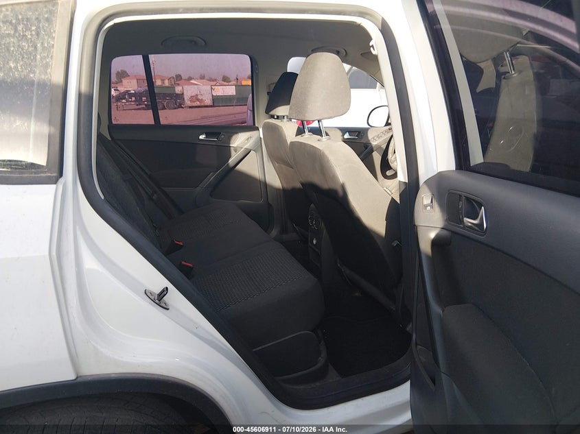 2011 Volkswagen Tiguan VIN WVGAV7AX0BW534427 IAAI salvage auction — NORMAL WEAR, Clear-Dealer Only (Arizona), sold $175 on 2026-07-28 (photo 8)