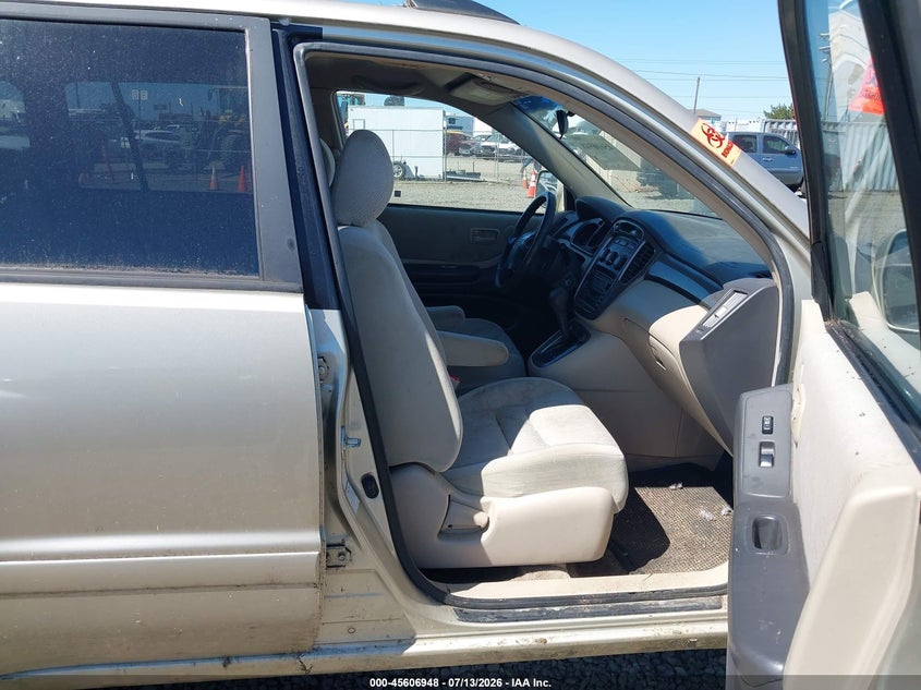 2002 Toyota Highlander VIN JTEHF21A220068819 IAAI salvage auction — NORMAL WEAR, Peddle Clear Public-Restricted (Oregon), sold $75 on 2026-07-27 (photo 5)