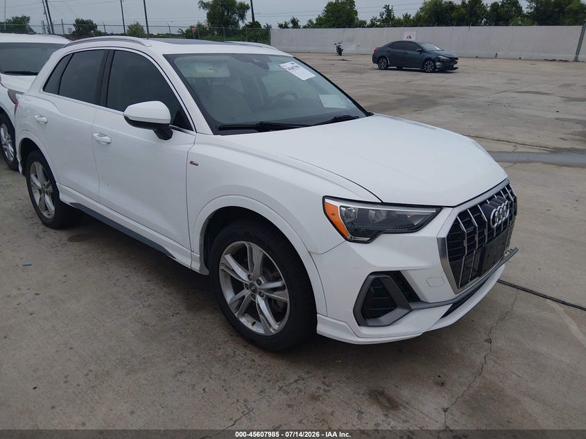 2020 Audi Q3 VIN WA1DECF30L1006136 — IAAI salvage auction photo